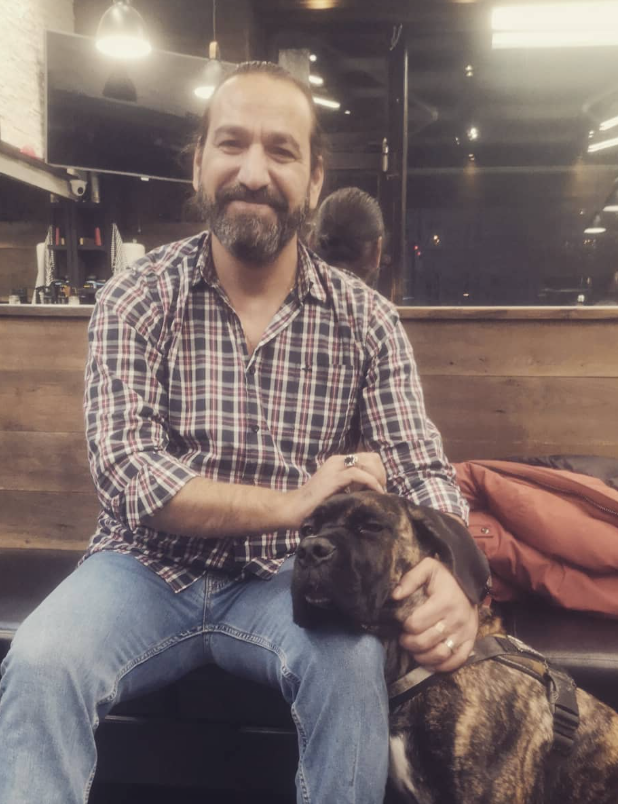 Ziad med kund i salongen